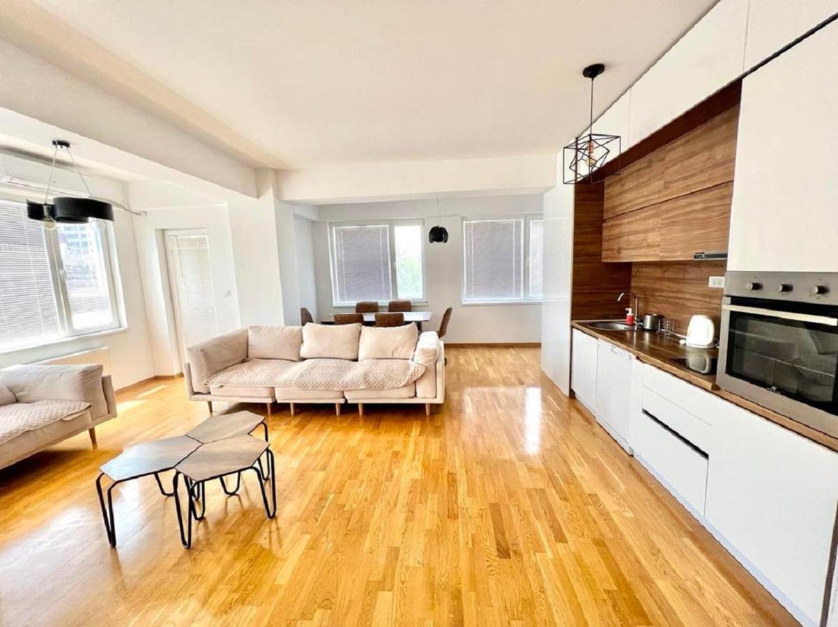 High-End Spacious Apartment Next To City Mall Skopje Extérieur photo