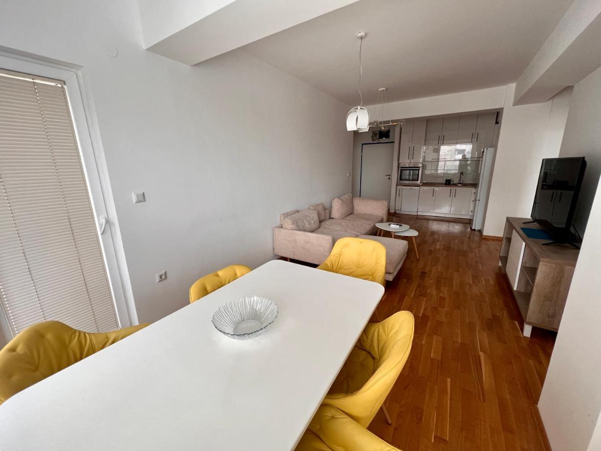 High-End Spacious Apartment Next To City Mall Skopje Extérieur photo