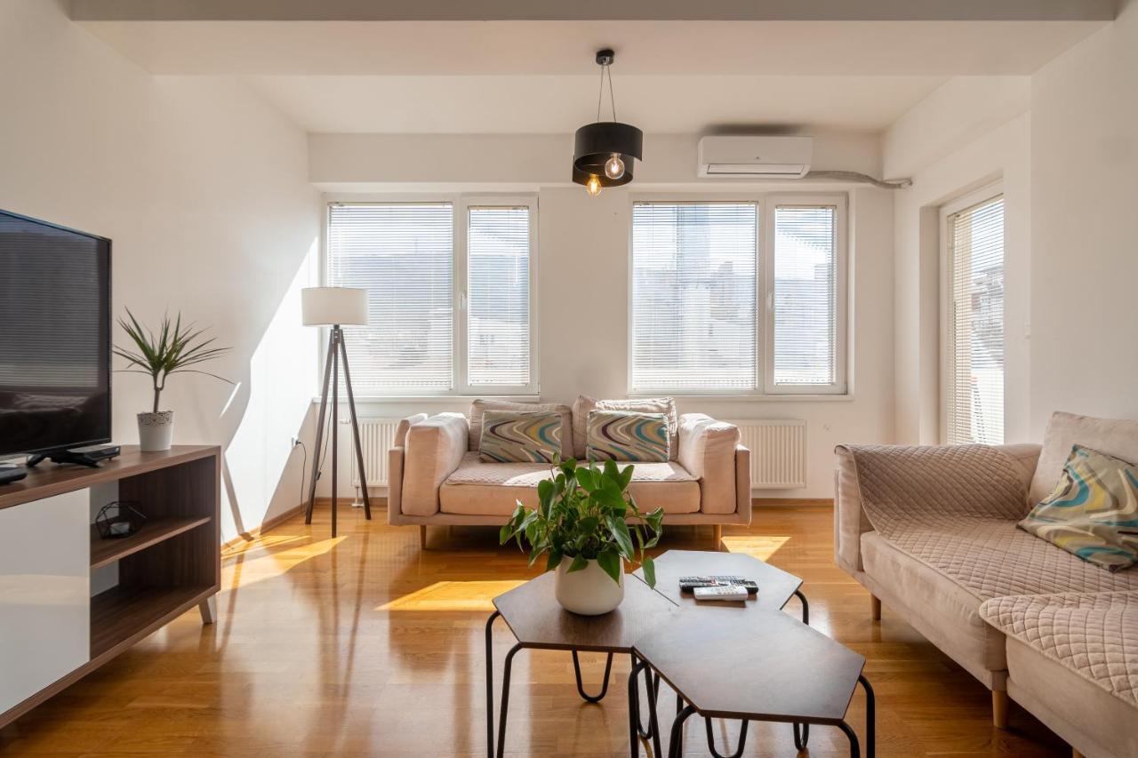 High-End Spacious Apartment Next To City Mall Skopje Extérieur photo