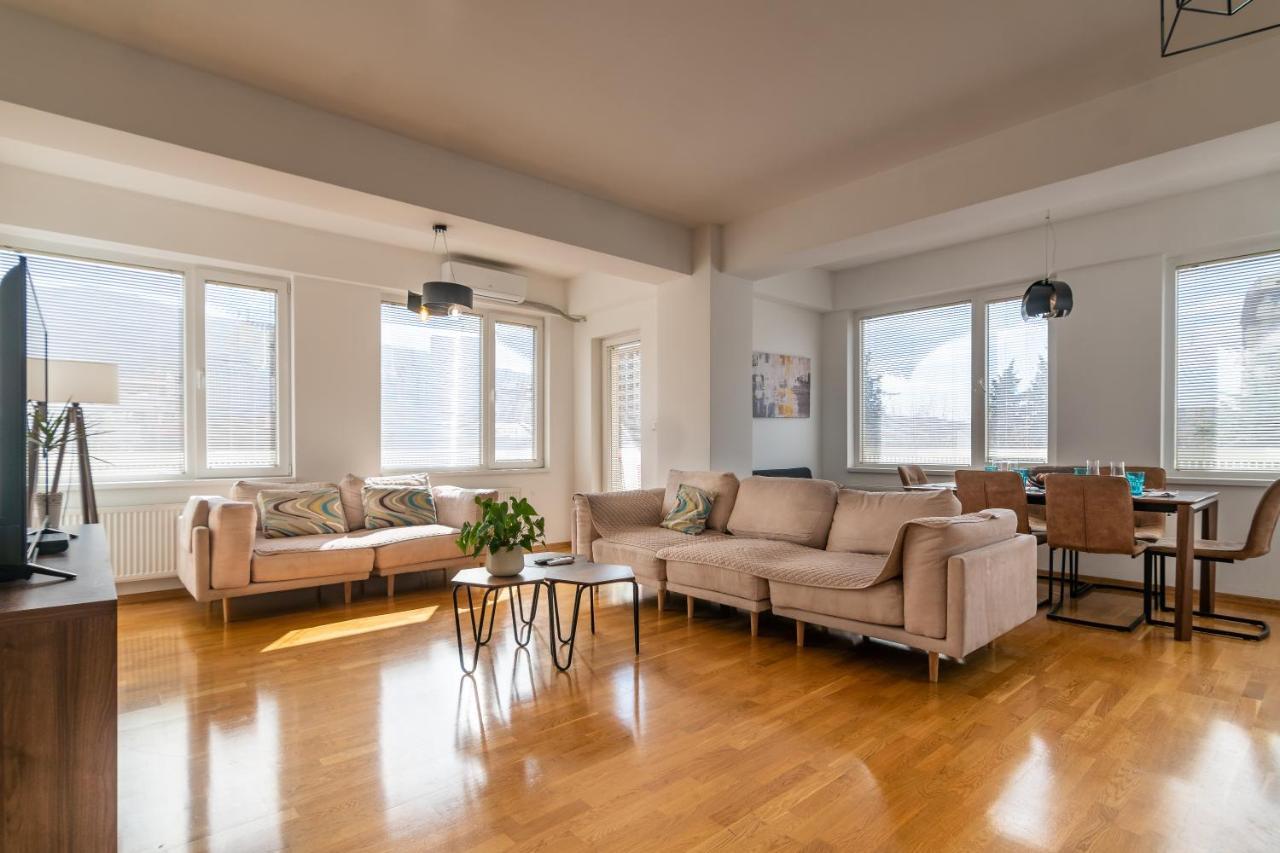 High-End Spacious Apartment Next To City Mall Skopje Extérieur photo
