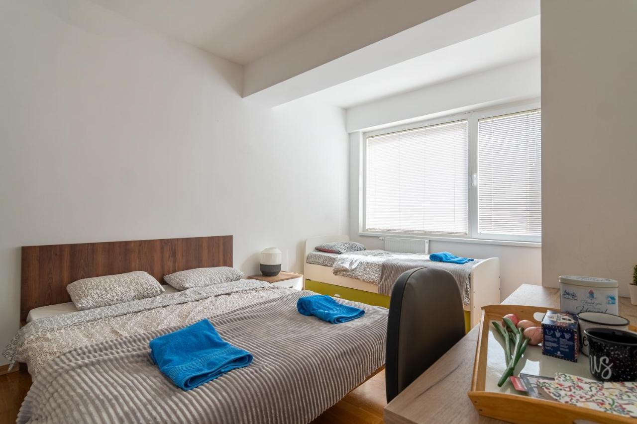 High-End Spacious Apartment Next To City Mall Skopje Extérieur photo