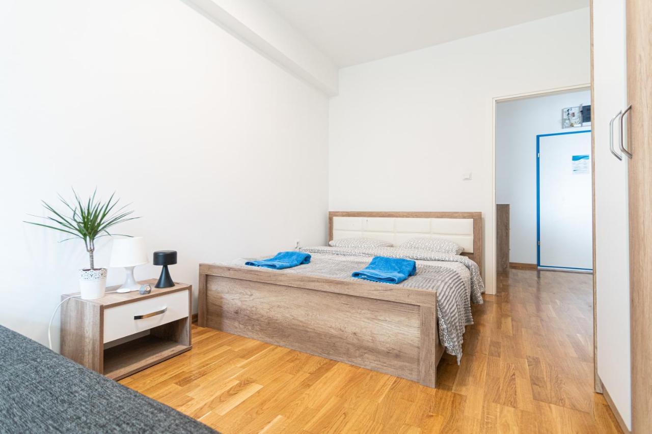 High-End Spacious Apartment Next To City Mall Skopje Extérieur photo
