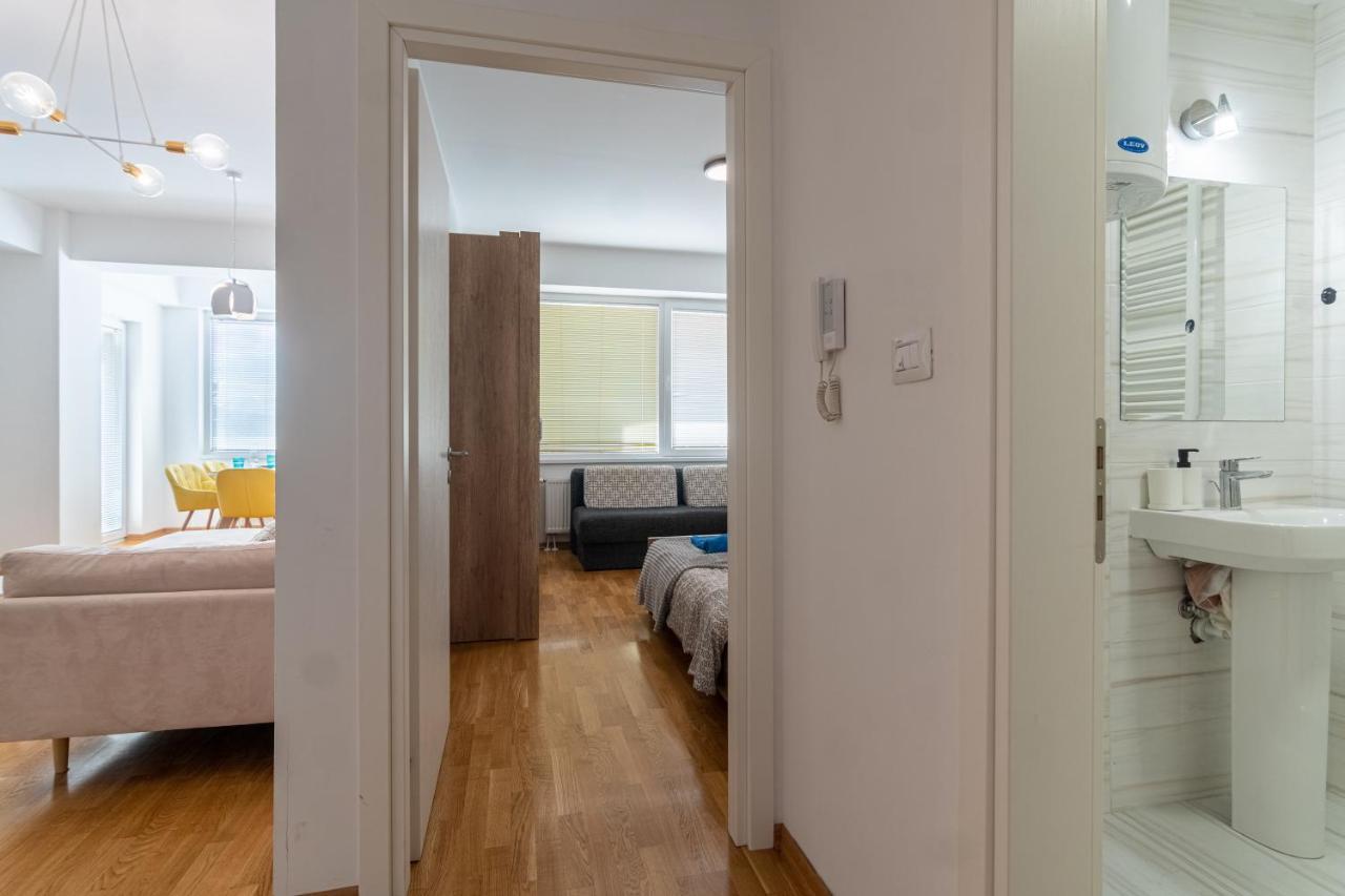 High-End Spacious Apartment Next To City Mall Skopje Extérieur photo