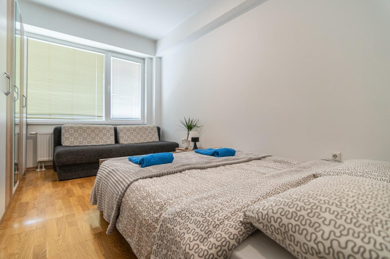 High-End Spacious Apartment Next To City Mall Skopje Extérieur photo